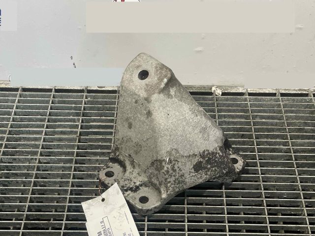 bontott BMW 5 F10 Motor Tartó Bak Jobb