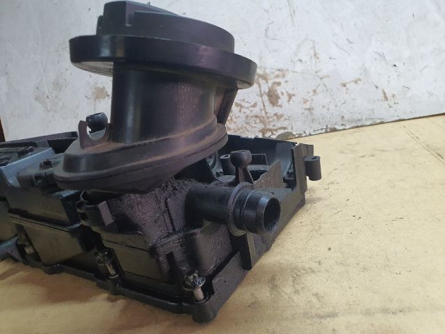 bontott BMW 5 F10 Szelepfedél