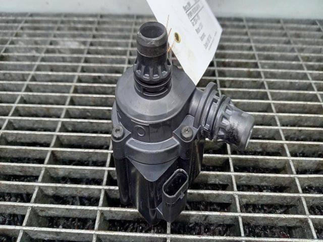 bontott BMW 5 F10 Vízpumpa