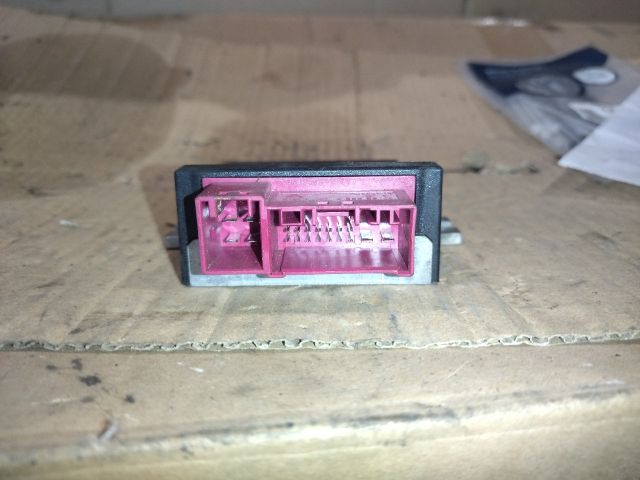 bontott BMW 5 F10 Üzemanyag Szivattyú Relé