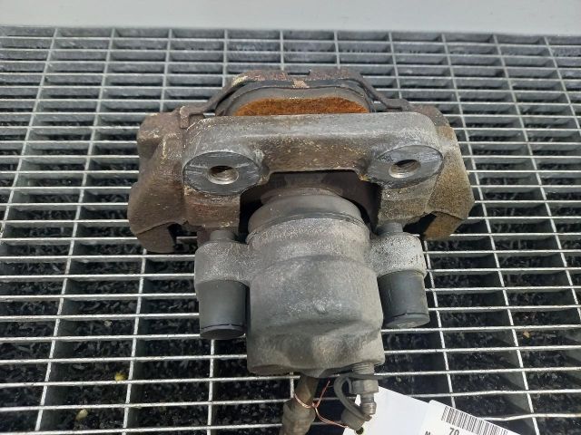 bontott BMW 5 F10 Jobb hátsó Féknyereg Munkahengerrel