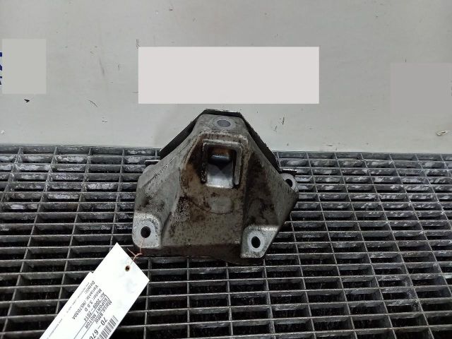 bontott BMW 5 F10 Motor Tartó Bak (Pozíciófüggetlen)