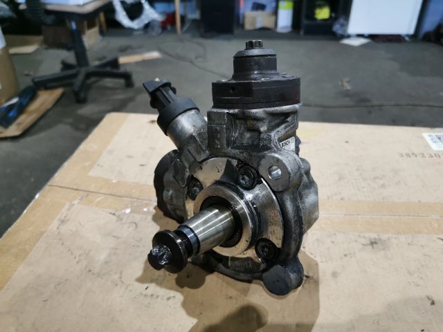 bontott BMW 5 F10 Nagynyomású Szivattyú