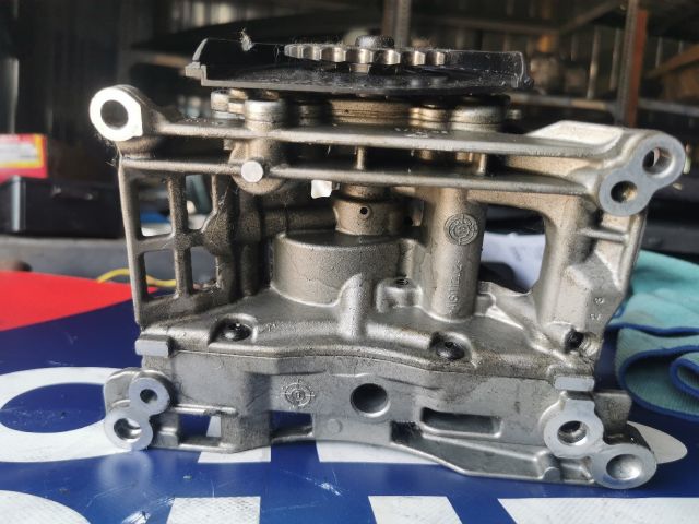 bontott BMW 5 F10 Olajszivattyú