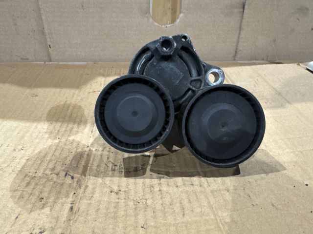 bontott BMW 5 F10 Szíjfeszítő Görgő