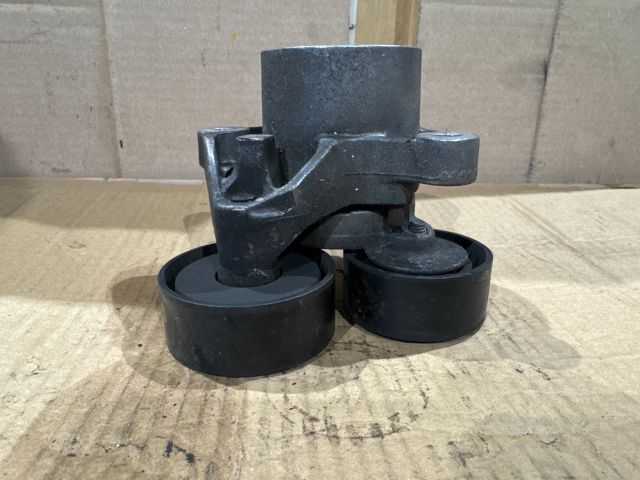 bontott BMW 5 F10 Szíjfeszítő Görgő