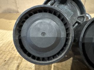 bontott BMW 5 F10 Szíjfeszítő Görgő