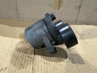 bontott BMW 5 F10 Szíjfeszítő Görgő