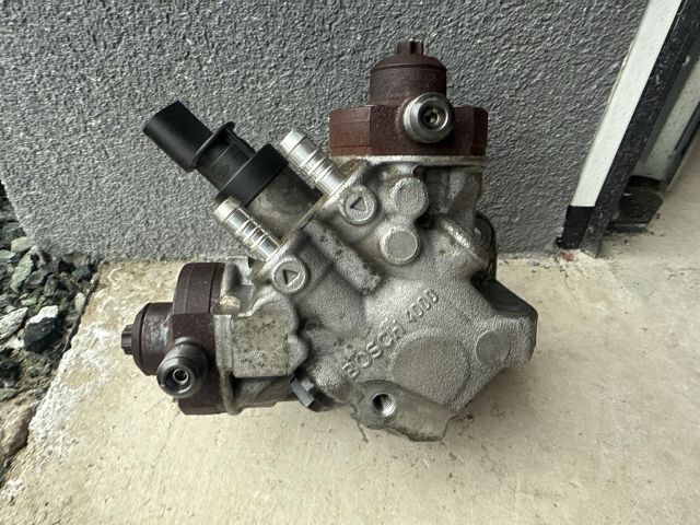 bontott BMW 5 F10 Üzemanyag Szivattyú