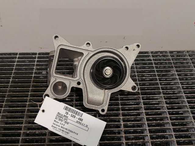 bontott BMW 5 F10 Vízpumpa