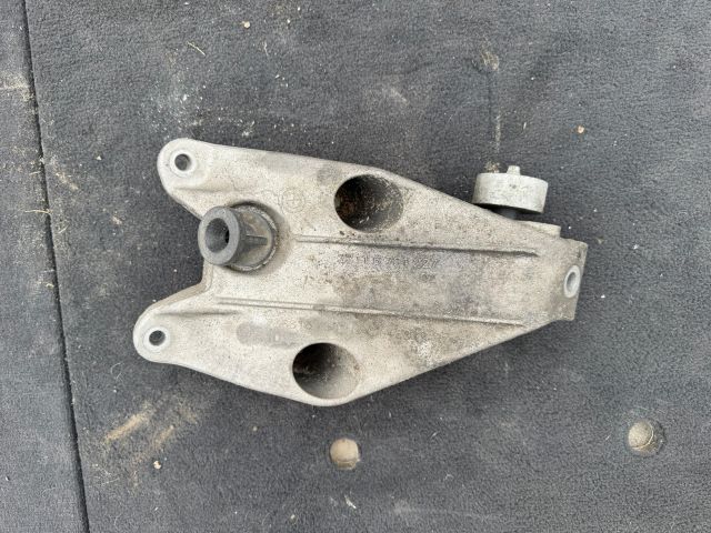 bontott BMW 5 F10 Motor Tartó Bak Bal