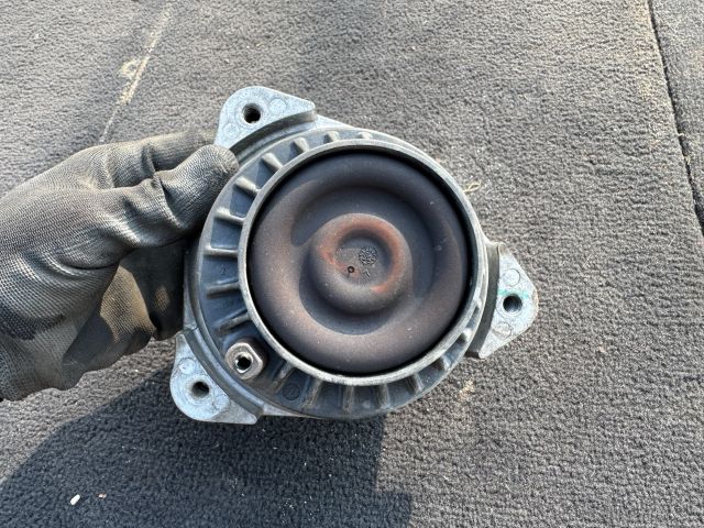 bontott BMW 5 F10 Motor Tartó Bak Jobb