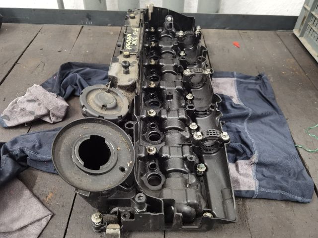 bontott BMW 5 F10 Szelepfedél