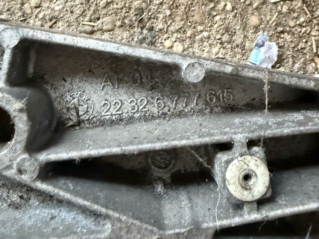 bontott BMW 5 F10 Váltó Tartó Bak (Pozíciófüggetlen)