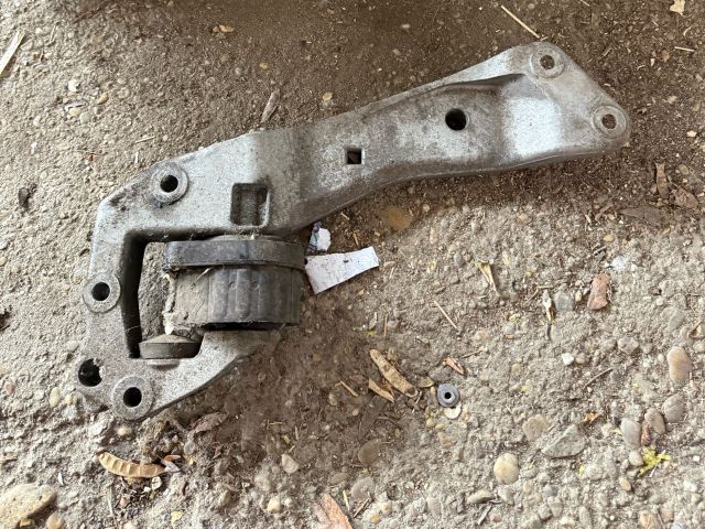 bontott BMW 5 F10 Váltó Tartó Bak (Pozíciófüggetlen)