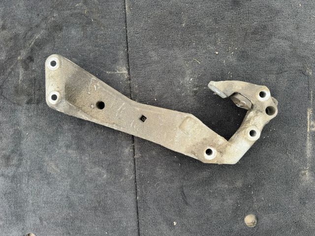 bontott BMW 5 F10 Váltó Tartó Bak (Pozíciófüggetlen)