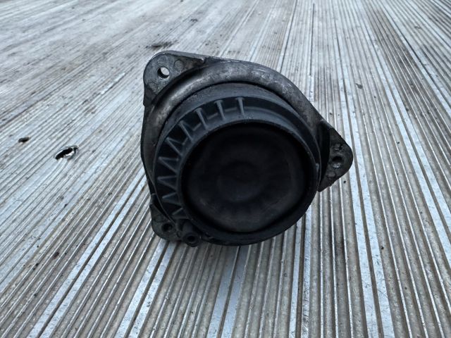 bontott BMW 5 F10 Motor Tartó Bak Bal