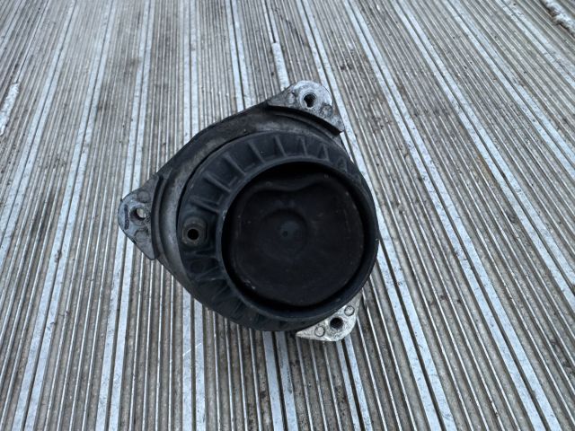 bontott BMW 5 F10 Motor Tartó Bak Jobb