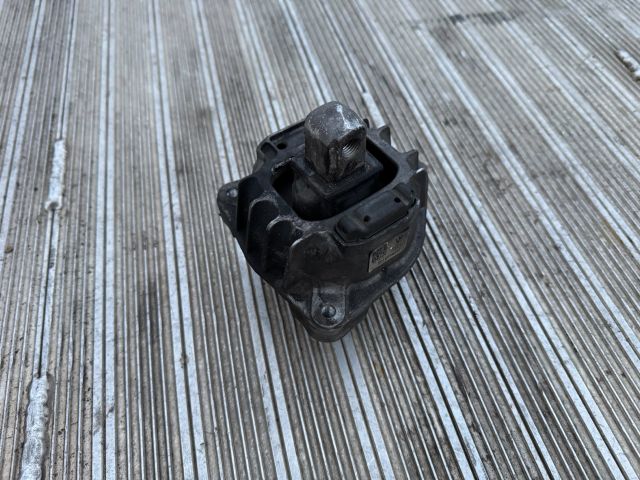 bontott BMW 5 F10 Motor Tartó Bak Jobb