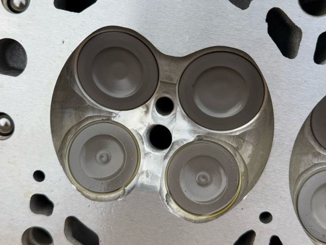 bontott BMW 5 F10 Hengerfej