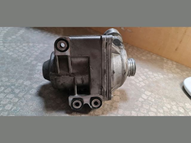 bontott BMW 5 F10 Vízpumpa