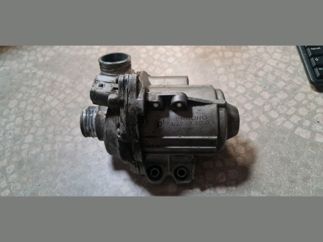 bontott BMW 5 F10 Vízpumpa