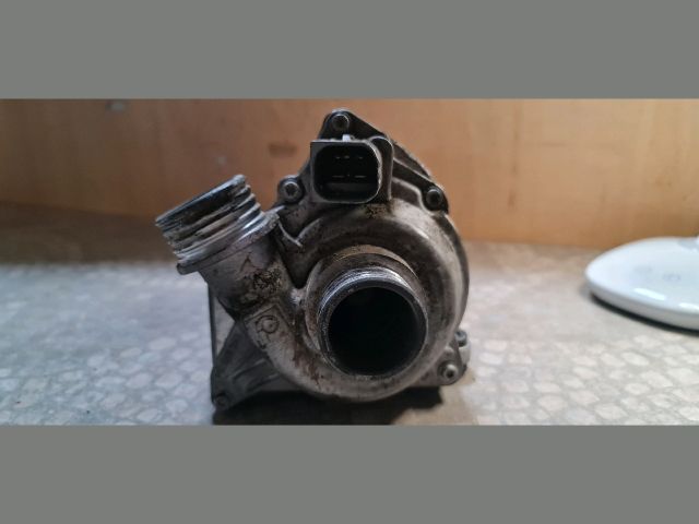 bontott BMW 5 F10 Vízpumpa