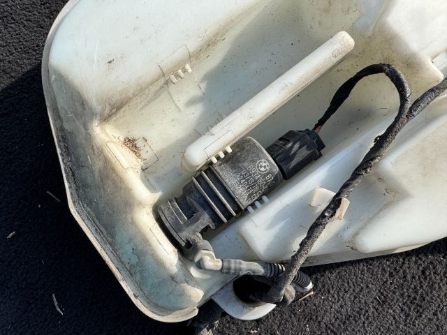 bontott BMW 5 F10 Ablakmosó Tartály