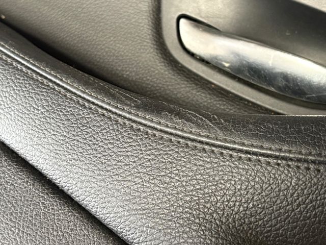 bontott BMW 5 F10 Bal első Ajtó Kárpit