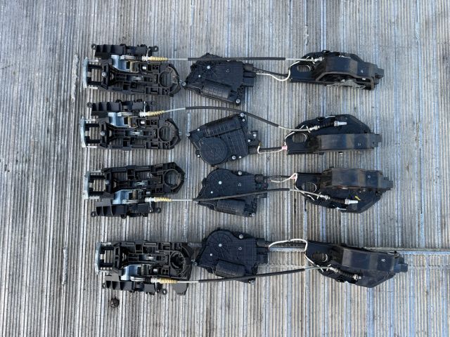 bontott BMW 5 F10 Bal első Ajtózár