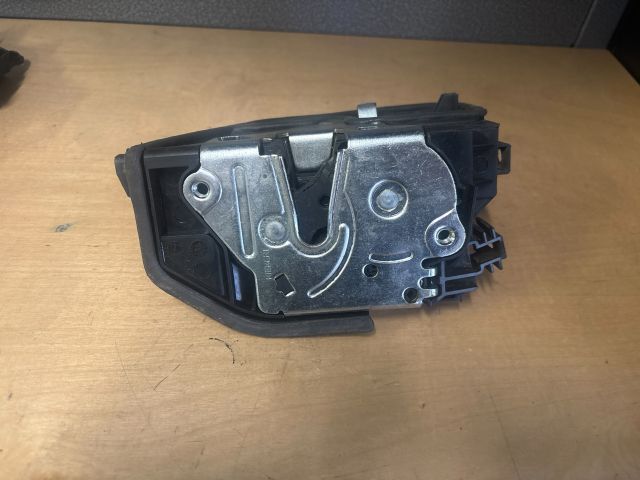 bontott BMW 5 F10 Bal első Ajtózár