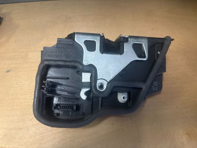 bontott BMW 5 F10 Bal első Ajtózár