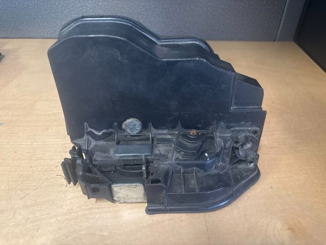 bontott BMW 5 F10 Bal első Ajtózár