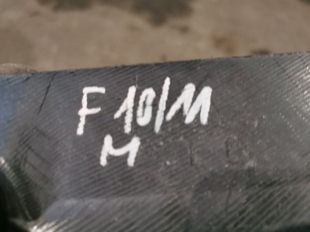 bontott BMW 5 F10 Bal első Első Dobbetét (Kerékjárati, Műanyag)