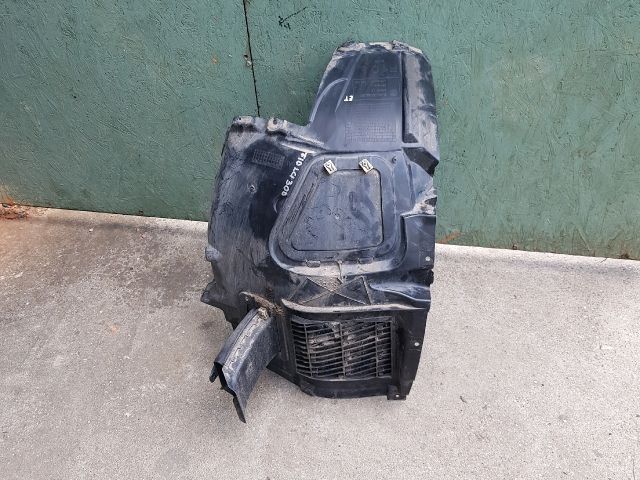 bontott BMW 5 F10 Bal első Első Dobbetét (Kerékjárati, Műanyag)