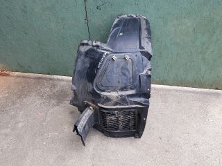 bontott BMW 5 F10 Bal első Első Dobbetét (Kerékjárati, Műanyag)