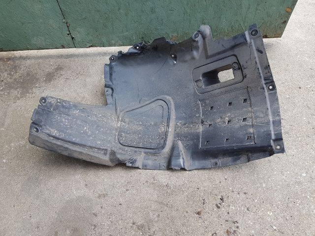 bontott BMW 5 F10 Bal első Első Dobbetét (Kerékjárati, Műanyag)