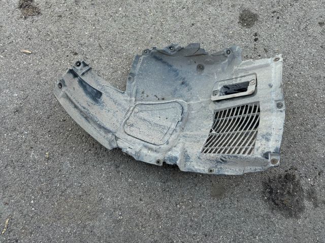 bontott BMW 5 F10 Bal első Első Dobbetét (Kerékjárati, Műanyag)