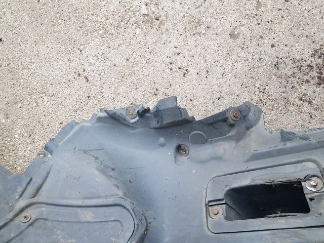 bontott BMW 5 F10 Bal első Első Dobbetét (Kerékjárati, Műanyag)