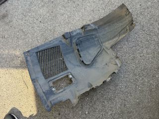 bontott BMW 5 F10 Bal első Első Dobbetét (Kerékjárati, Műanyag)