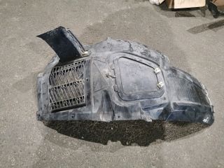 bontott BMW 5 F10 Bal első Első Dobbetét (Kerékjárati, Műanyag)