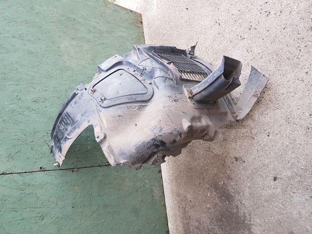 bontott BMW 5 F10 Bal első Első Dobbetét (Kerékjárati, Műanyag)