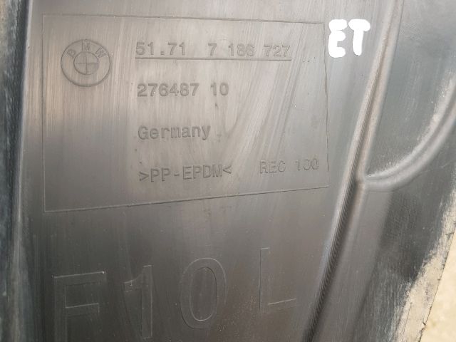 bontott BMW 5 F10 Bal első Első Dobbetét (Kerékjárati, Műanyag)