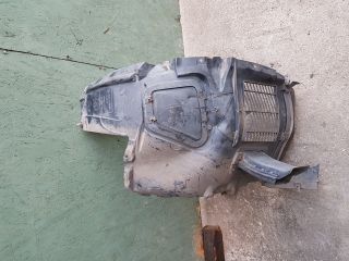 bontott BMW 5 F10 Bal első Első Dobbetét (Kerékjárati, Műanyag)