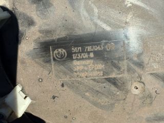 bontott BMW 5 F10 Bal első Első Dobbetét (Kerékjárati, Műanyag)