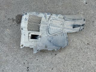 bontott BMW 5 F10 Bal első Első Dobbetét (Kerékjárati, Műanyag)