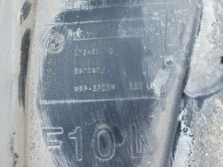 bontott BMW 5 F10 Bal első Első Dobbetét (Kerékjárati, Műanyag)