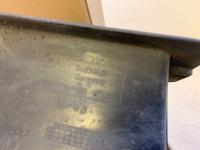 bontott BMW 5 F10 Bal első Első Dobbetét (Kerékjárati, Műanyag)