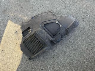 bontott BMW 5 F10 Bal első Első Dobbetét (Kerékjárati, Műanyag)