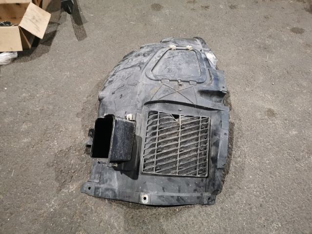 bontott BMW 5 F10 Bal első Első Dobbetét (Kerékjárati, Műanyag)